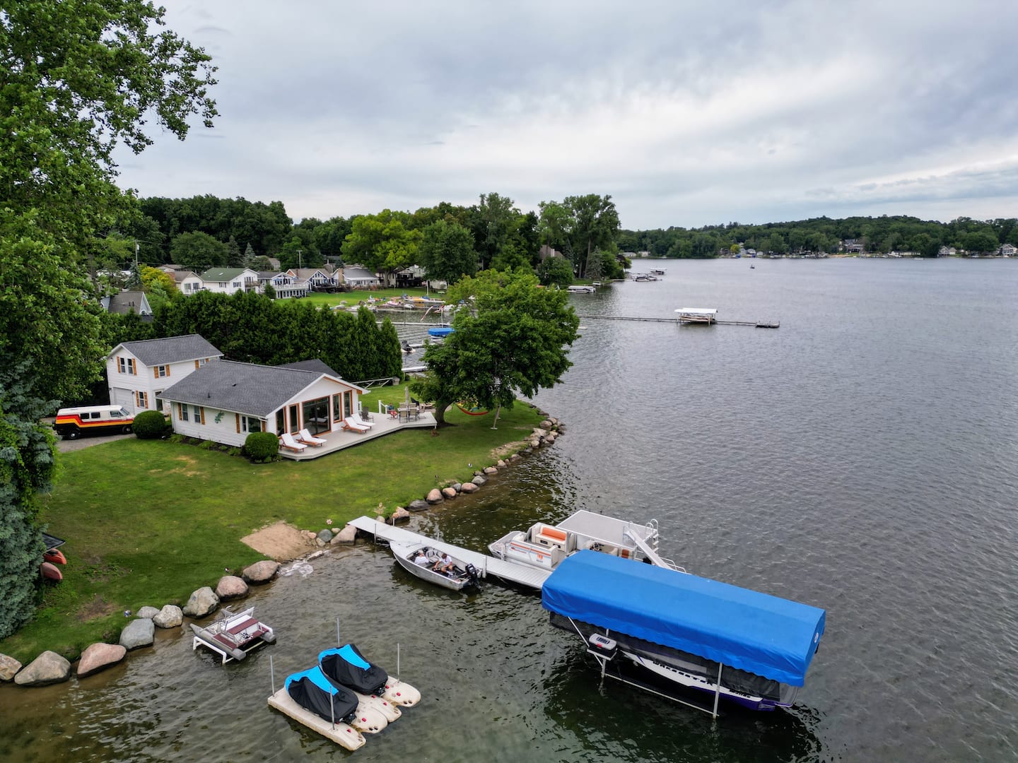 Whitmore Lake Lakefront House with Guest House — deck